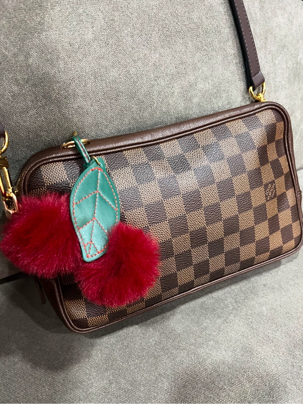 Authentic Louis Vuitton w certification